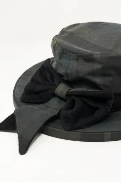 CAPPELLO CERATO IMPERMEABILE CON FIOCCO TARTAN BLACKWATCH