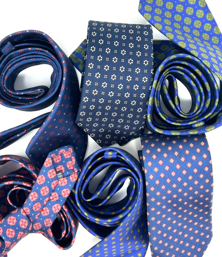 CRAVATTA BLU CHIARO SETA FOULARD DISEGNO FLOREALE ROSSO