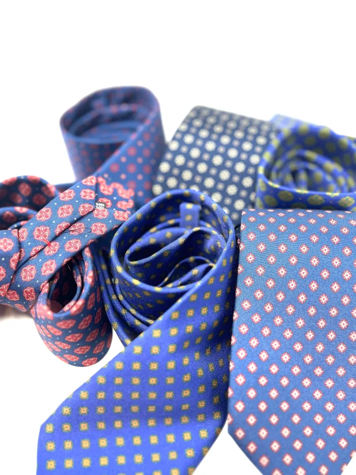 CRAVATTA BLU CINA CON ROMBO VERDE/OCRA