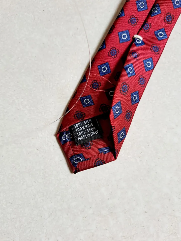 CRAVATTA MOTIVO FIORELLINO ROMBO ROSSO BLU
