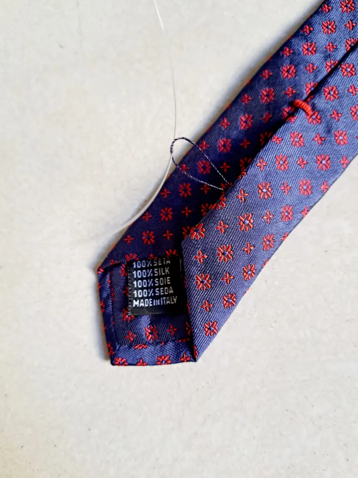 CRAVATTA MOTIVO MICRO FIORELLINO BLU ROSSO