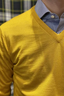 MAGLIONE A V MERINOS EXTRAFINE GIALLO