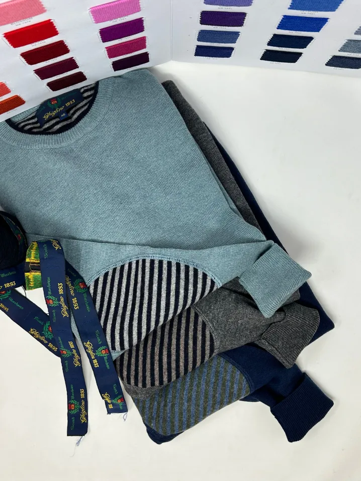 MAGLIONE "CARL" GIROCOLLO LEGGERO CON TOPPA RIGA