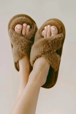 PANTOFOLE PELOUCHE SLIPPERS